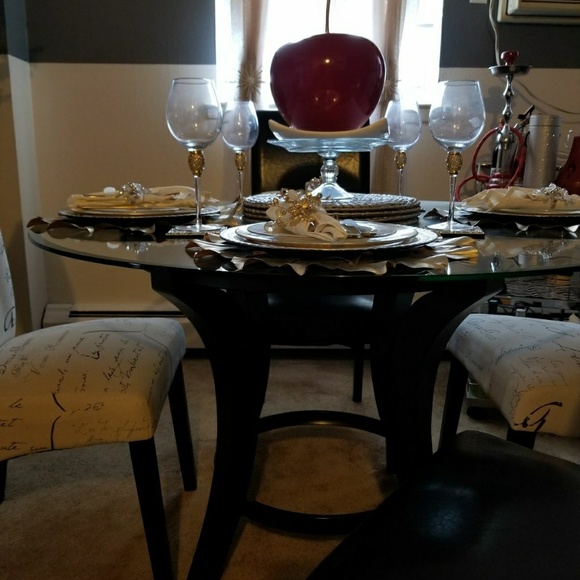 Dinning table set! - Picture 4 of 4